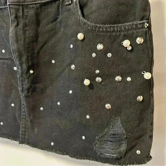 H&M Divided Distressed Pearl Silver Beaded Black Denim Skirt Size 10 - Picture 2 of 7